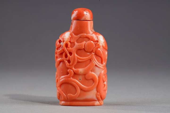 Snuff bottle coral sculpted with bats and two dragons